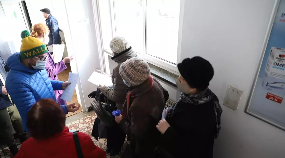 Haos în prima zi de vaccinare din etapa a II-a la centrul de la Marius Nasta. Beatrice Mahler spune că s-au suprapus mai multe probleme