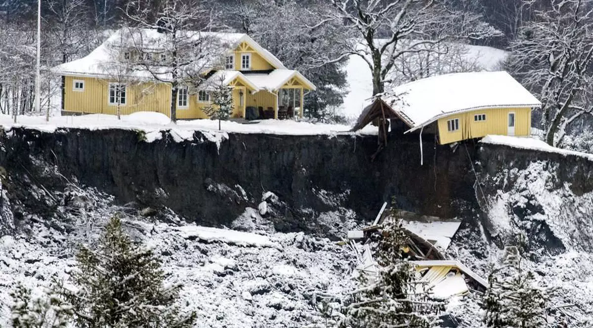 Echipele de salvatori din Norvegia au găsit o persoană decedată după alunecarea de teren. Doi copii de 2 şi 13 ani, pe lista dispăruţilor