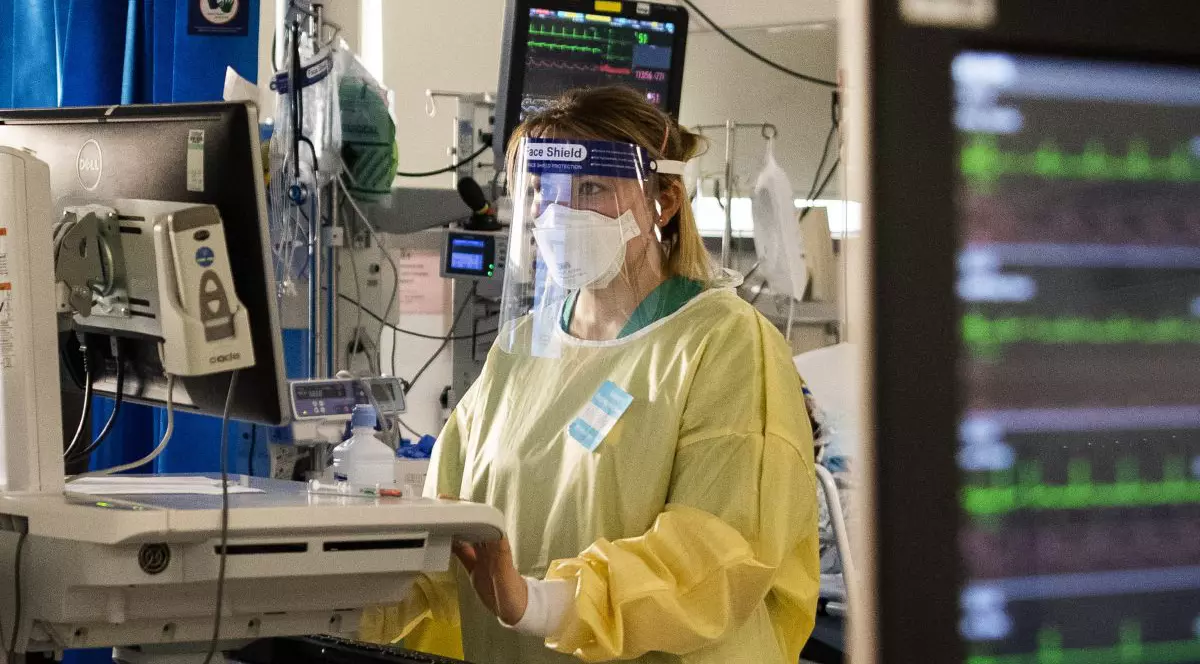 Aproape 2.000 de cazuri noi de COVID în ultimele 24 de ore, la un număr mic de teste