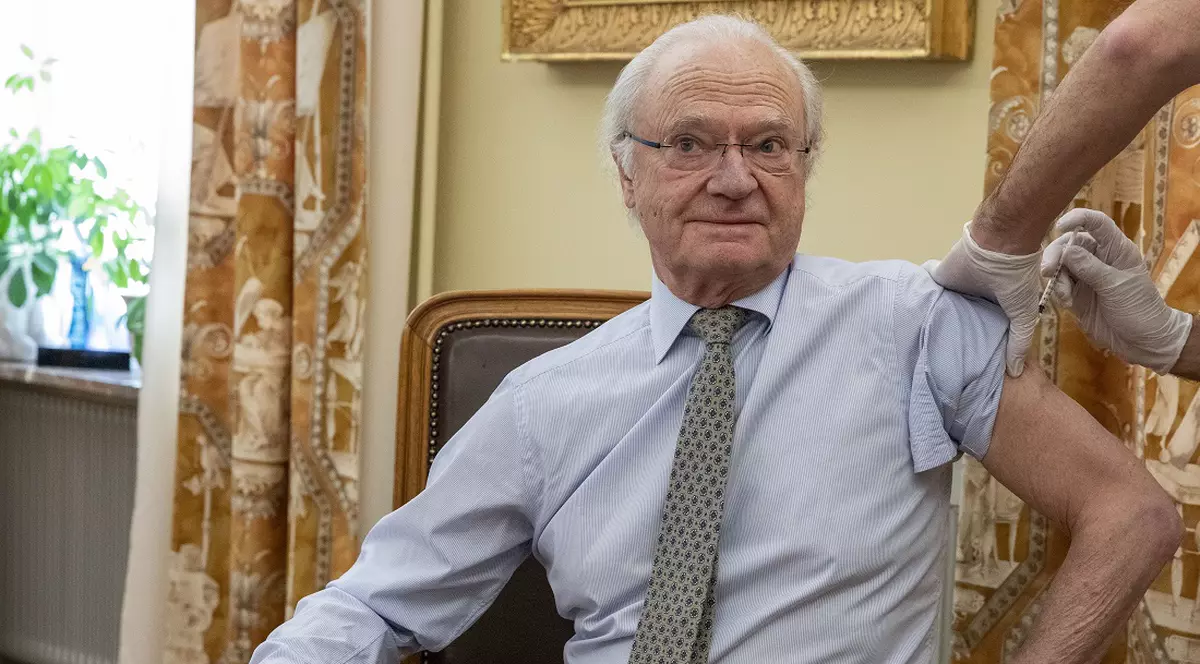 Regele și regina Suediei au fost vaccinați împotriva COVID-19