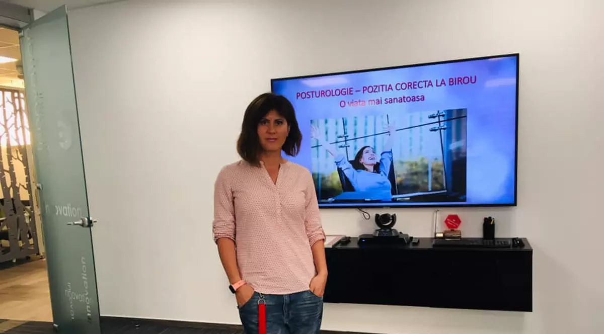 Cum să-ți protejezi coloana când lucrezi de acasă. Ce beneficii are lucratul din picioare și ce scaun să-ți alegi. Sfaturile unui specialist în posturologie