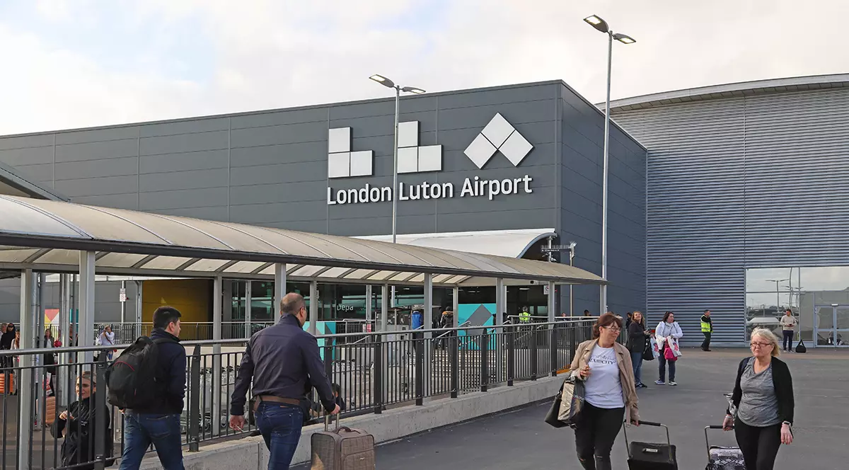 Ce spun reprezentanții Aeroportului Luton despre anunțul în română și limba romani, despre COVID, care a iscat comentarii rasiste: „O să-l revizuim”