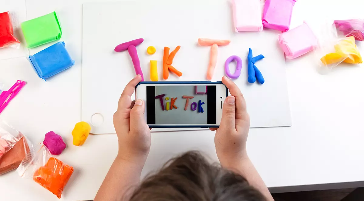 TikTok anunță schimbări majore. Aplicația va securiza conturile utilizatorilor cu vârste mai mici de 16 ani