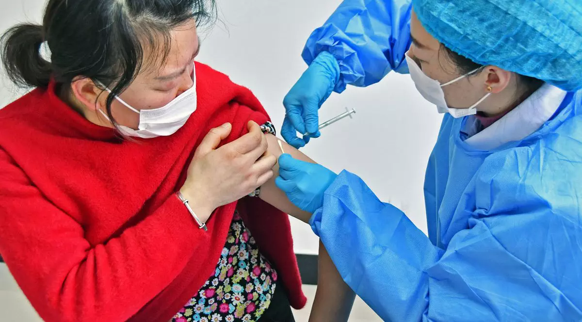 Cât de eficient este noul vaccin chinezesc Sinovac împotriva COVID? Datele contradictorii îi bulversează pe experți