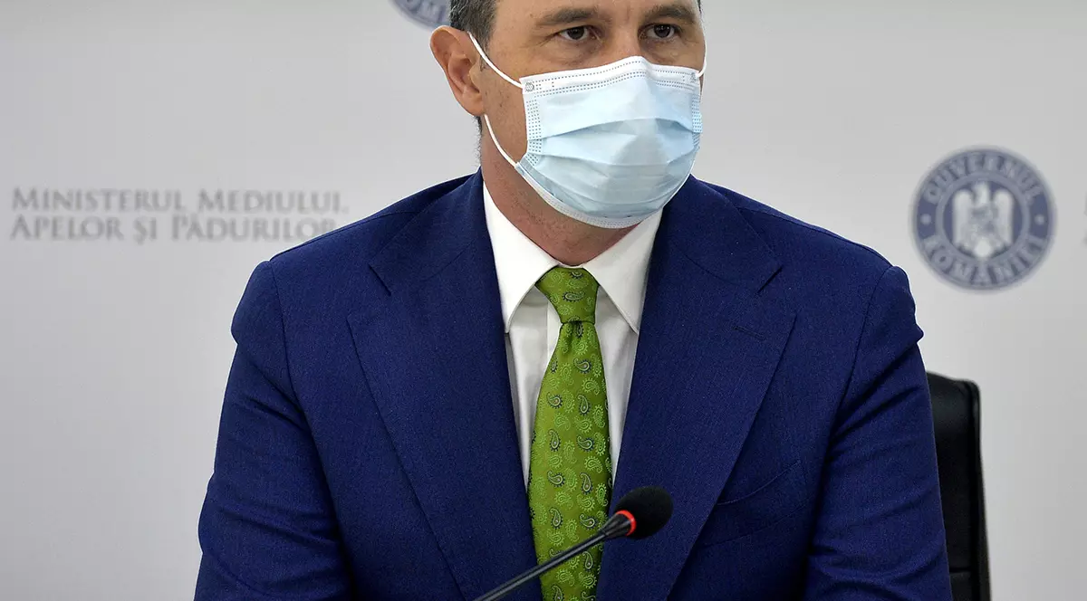 Ministrul mediului spune că România a greșit când a decis să nu intervină în populația de urși: „Nu putem să ne trezim cu ei în curțile școlilor”