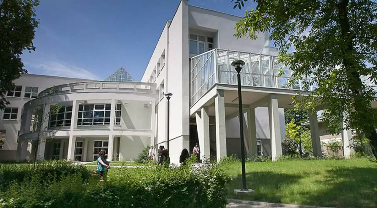 Tentativă de plagiat în masă la o universitate din Suceava. Cum i-a sancționat instituția academică pe cei 113 studenți