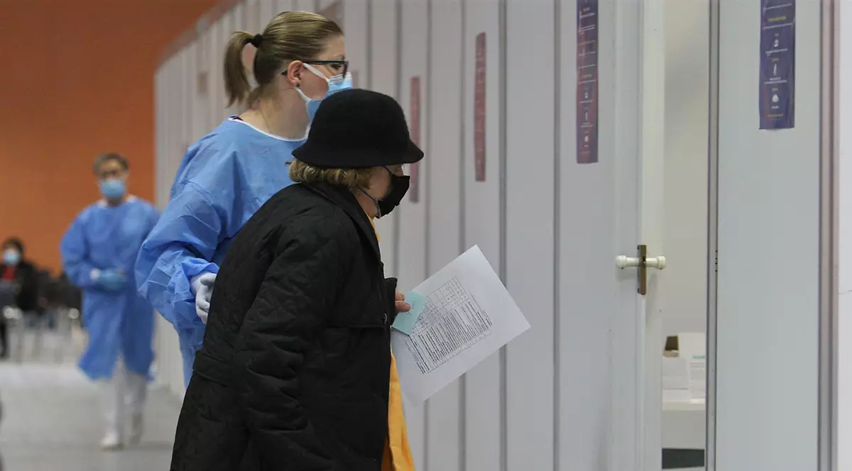 Un nou centru de vaccinare se deschide într-un mall din sectorul 3