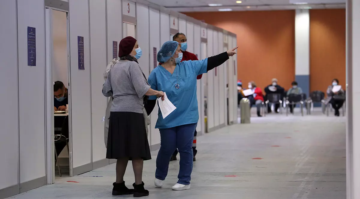 Vlad Voiculescu anunță schimbarea strategiei de vaccinare. Toate locurile noi din februarie, doar pentru vârstnici și bolnavi cronici