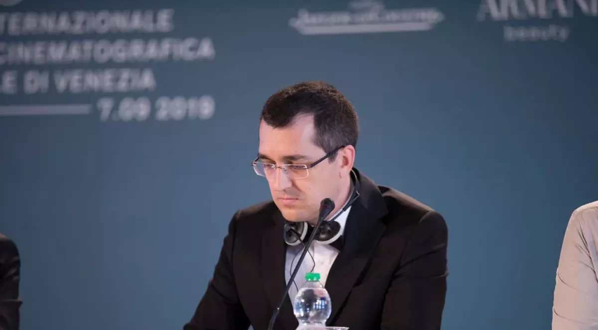 Coborâm și noi cu picioarele pe pământ? Aștept să se certe Tolontan cu Voiculescu