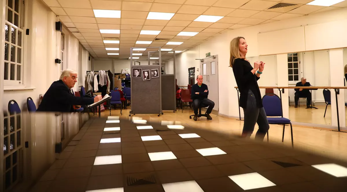 Proiect inedit la Opera Națională Engleză. Cântăreții dau pacienților cu COVID lecții de respirație pentru a-i ajuta să se recupereze