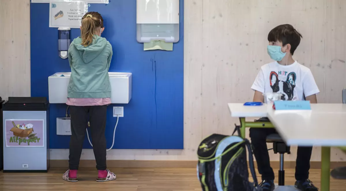 Decizia luată de Austria pentru a împiedica răspândirea COVID în școli. Ce vor trebui să facă părinții elevilor în fiecare zi de luni