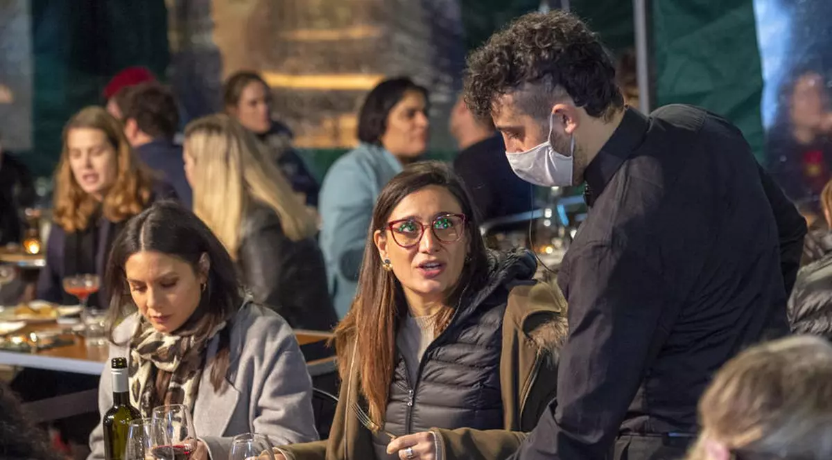 Patronatele din HoReCa nu își vor obliga angajații să se vaccineze anti-COVID și nici nu vor refuza clienții care nu sunt imunizați