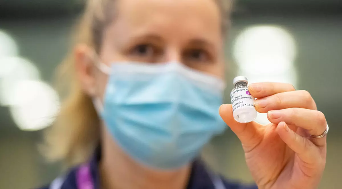 AstraZeneca a cerut Agenției Europene a Medicamentului aprobarea pentru vaccinul anti-COVID. Solicitarea, analizată în regim de urgență