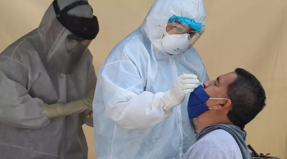 Două „variante americane” ale SARS-CoV-2, identificate în SUA. Una dintre ele a evoluat rapid şi este nouă pentru cercetători