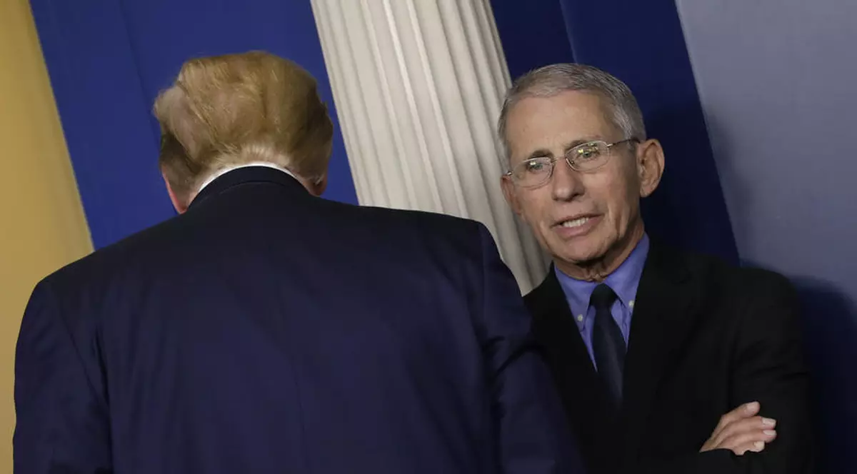 Anthony Fauci, consilierul Casei Albe pe tema COVID, noi dezvăluiri despre presiunile administrației Trump. A primit și amenințări cu moartea