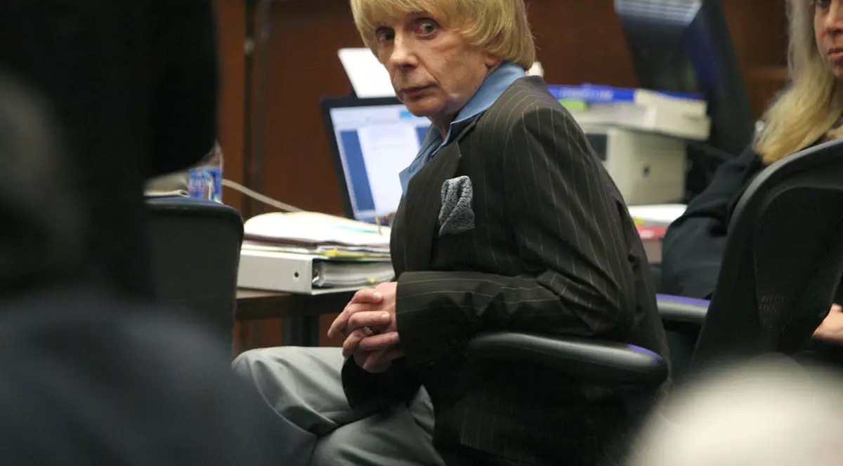 Phil Spector, care a produs albumul „Let It Be” al formaţiei The Beatles, a murit în timp ce ispăşea o pedeapsă pentru crimă