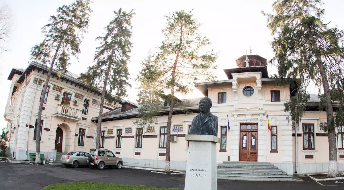 Institutul „Socola” datorează 8 milioane de lei unor angajați dați afară după o lună. Conducerea spitalului: „Recuperăm banii de la persoanele vinovate”