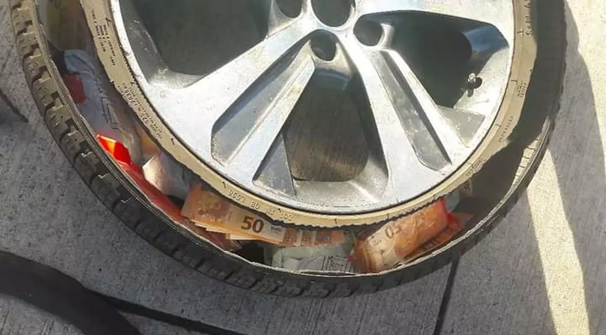 Câți bani a reușit să ascundă un olandez în roata de rezervă. Descoperire surprinzătoare a polițiștilor germani