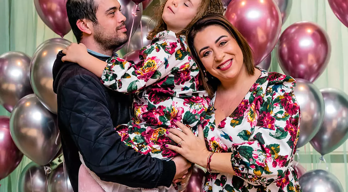 Oana Roman, dezamăgită din nou de la tatăl ei. „Pot să consider că nu am fost o fiică bună sau o noră bună, dar copilul ăsta ce vină are?”