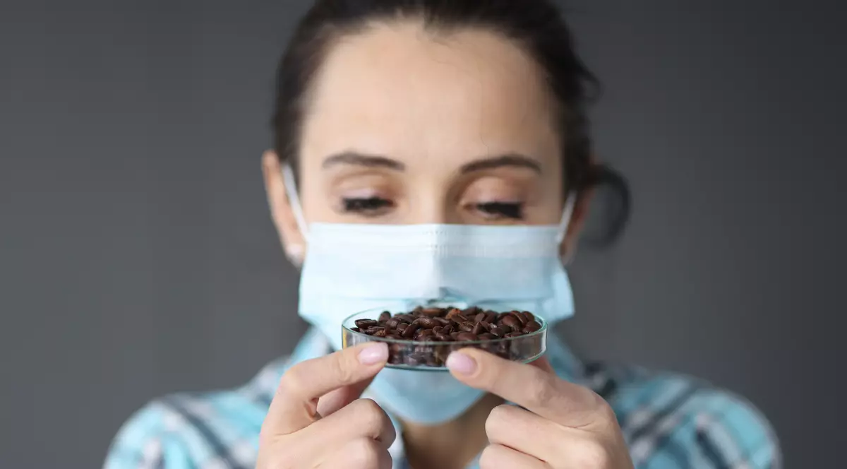 Cum poate fi afectat mirosul după COVID, chiar și la 10 luni distanță: „Dușul, spălatul pe dinți sau pe față sunt acum insuportabile. Apa miroase a putred“