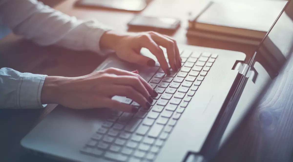 Profesoare umilite în clipuri urcate pe internet de elevi. Ce legi pedepsesc „ura online” și care sunt soluțiile pentru a preveni astfel de comportamente