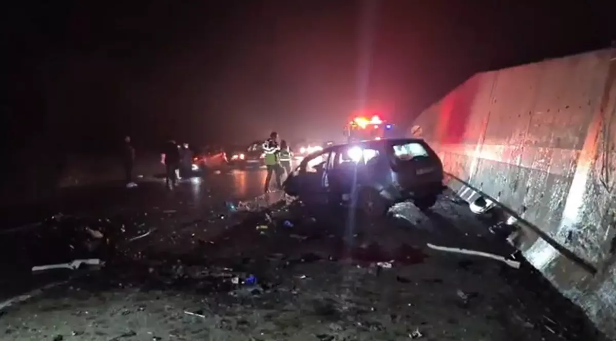VIDEO | Accident teribil pe centura Iașiului. Un tânăr de 22 de ani a intrat cu mașina într-un zid de beton și a murit
