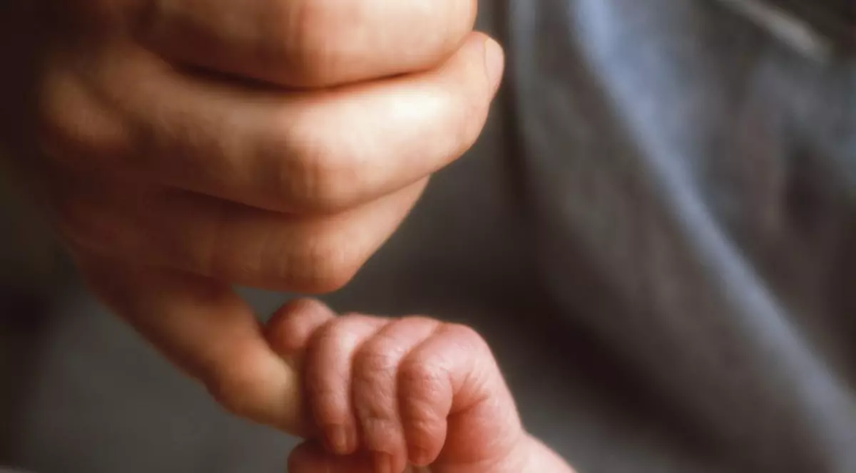 VIDEO A murit bebelușul de şase săptămâni care ajunsese în stare gravă la spital, după botez