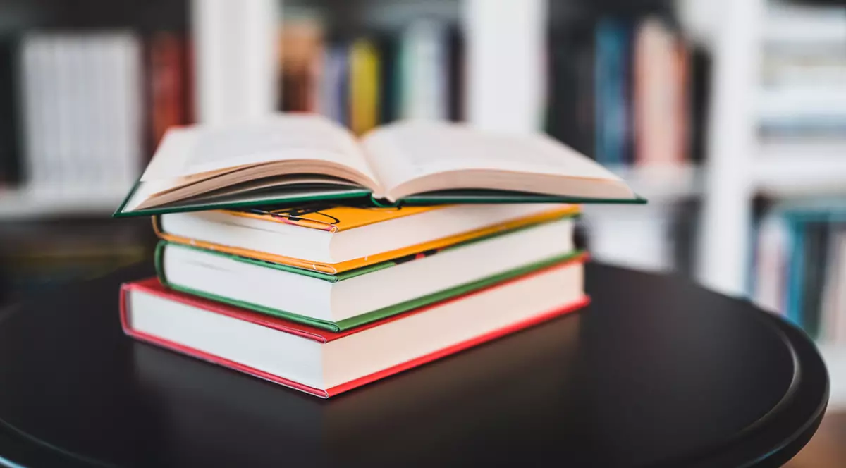 Curente literare în poezii - definiții, trăsături și exemple de curente poetice