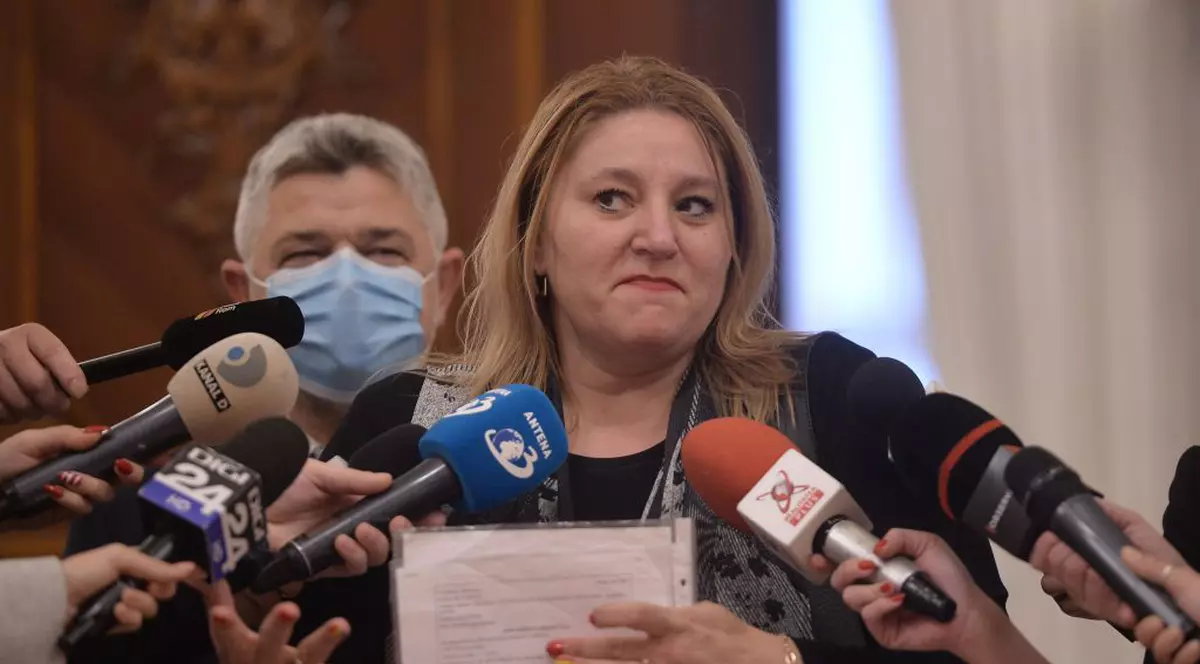 VIDEO George Simion, despre petrecerea lui Șoșoacă: „Ce aș putea să-i reproșez, cu excepția faptului că unii invitați nu știau versurile de la «Treceţi batalioane»”