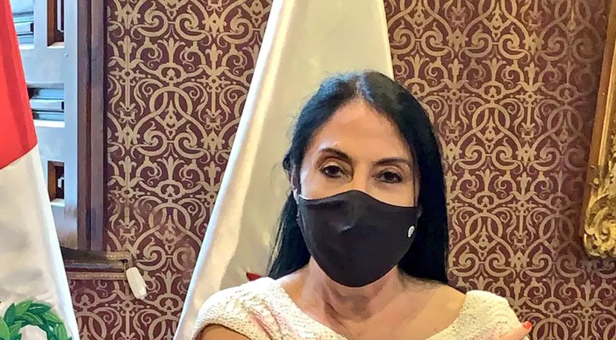 Ministrul de externe din Peru și-a dat demisia după ce a recunoscut că s-a vaccinat peste rând