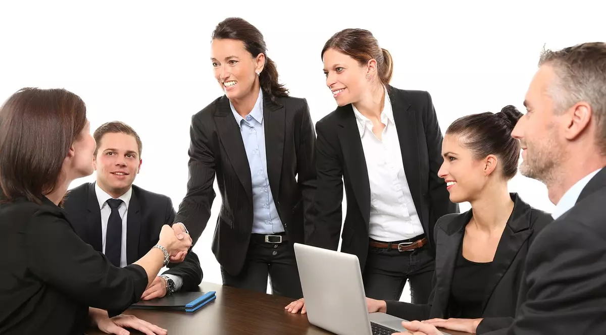 (Publicitate) Primul an de business: Externalizarea serviciilor contabile sau echipă proprie?