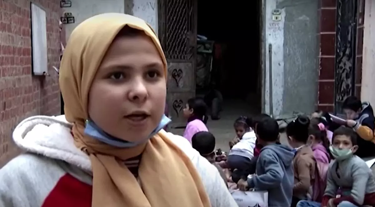 VIDEO | O fetiță de 12 ani a devenit profesoară pentru zeci de copii, după ce școlile au fost închise din cauza pandemiei de COVID-19