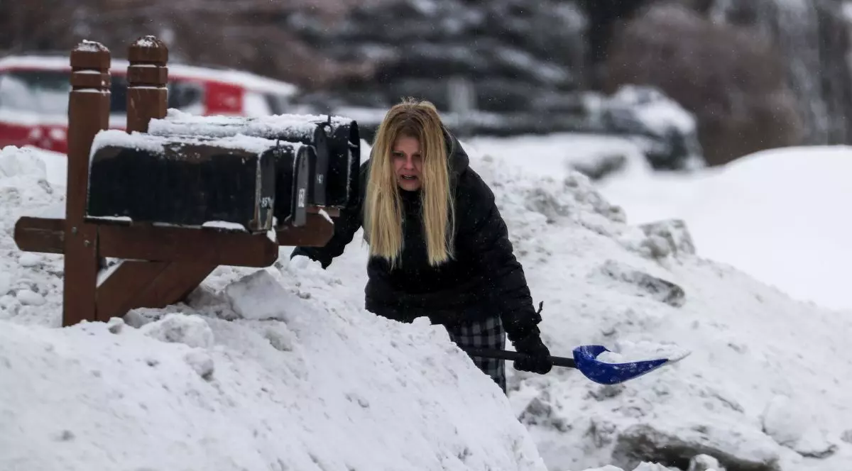 VIDEO | Bilanțul deceselor cauzate de vremea extremă în SUA a ajuns la 21. Milioane de americani îngheață în casele rămase fără curent electric