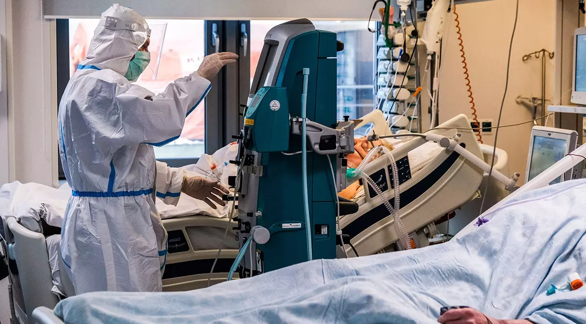 Un asistent medical din Piatra Neamţ, în stare gravă la ATI după ce s-a infectat cu COVID-19, chiar înainte să facă rapelul