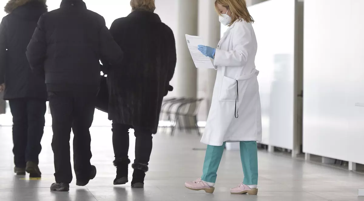 Câte persoane s-au infectat cu COVID-19 după prima doză de vaccin. Anunțul făcut de Valeriu Gheorghiță