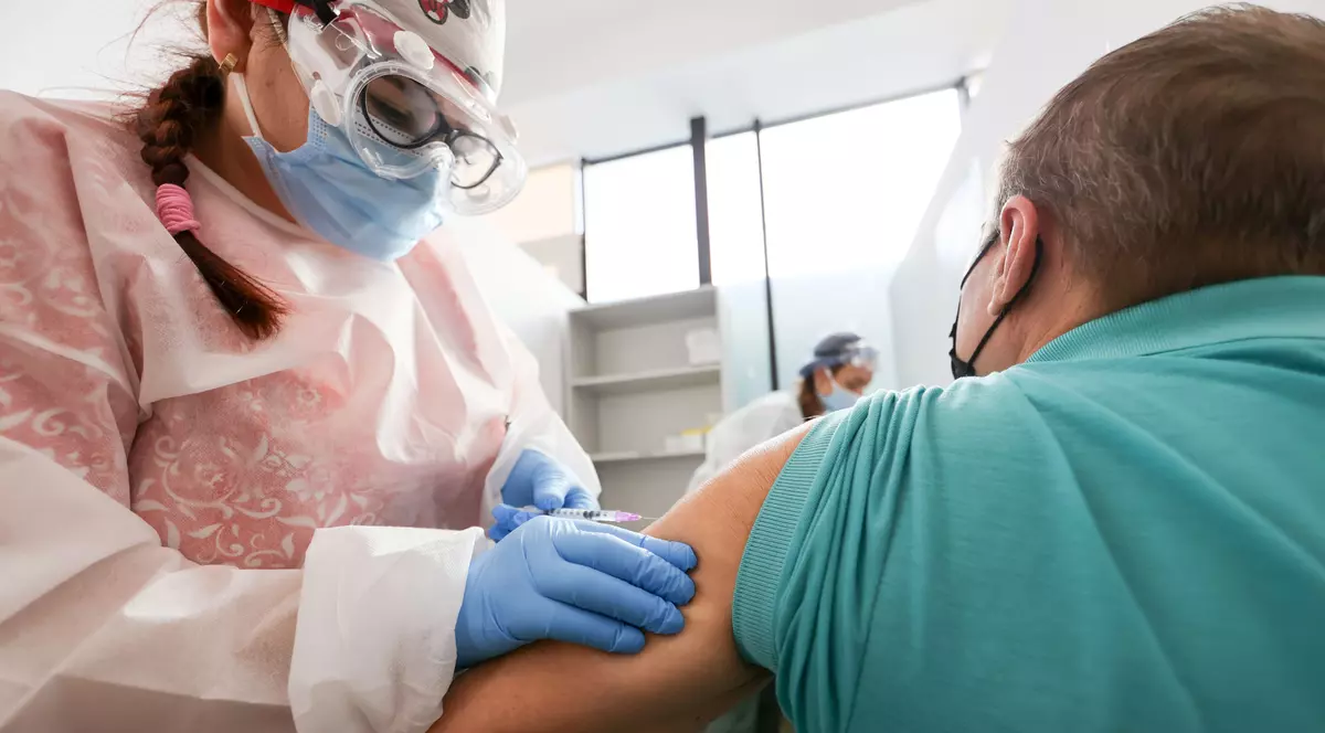 Peste 45.000 de persoane, vaccinate anti-COVID în ultimele 24 de ore. Număr dublu de reacții adverse față de ziua precedentă