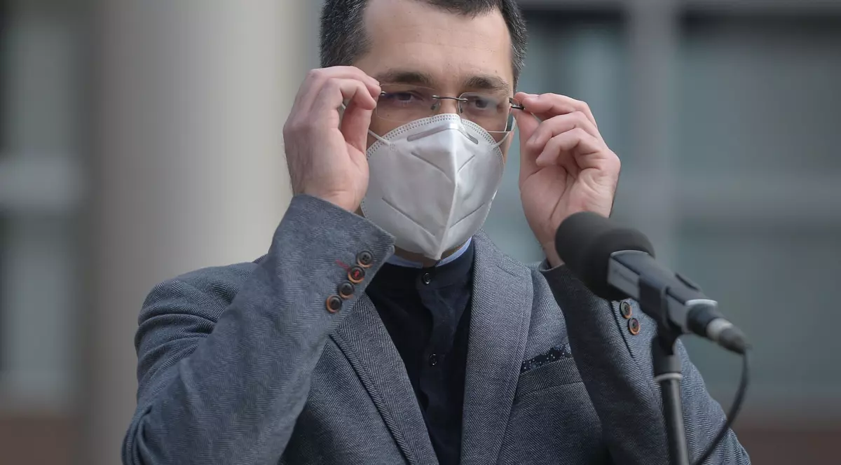 Vlad Voiculescu spune că „toate cabinetele medicale școlare au la dispoziție testele antigen necesare”