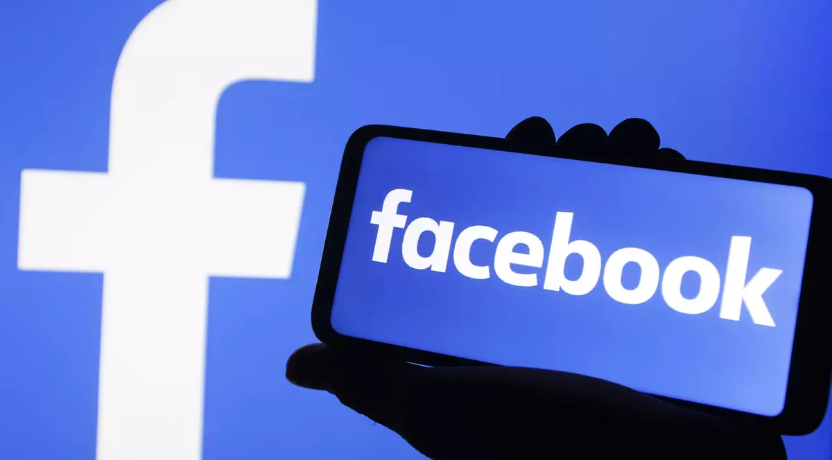 Facebook elimină de pe platformă știrile false despre vaccinurile anti-COVID-19