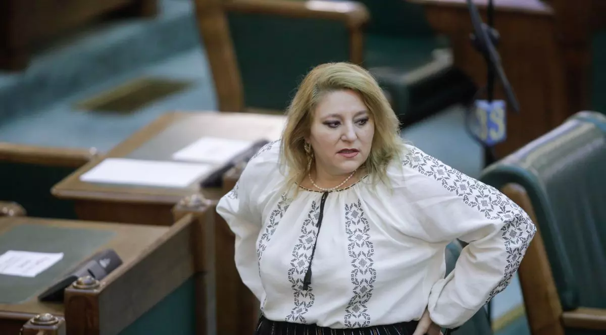 YouTube a blocat pentru 7 zile contul Senatului, din cauza mesajelor antivaccin ale senatoarei Diana Șoșoacă