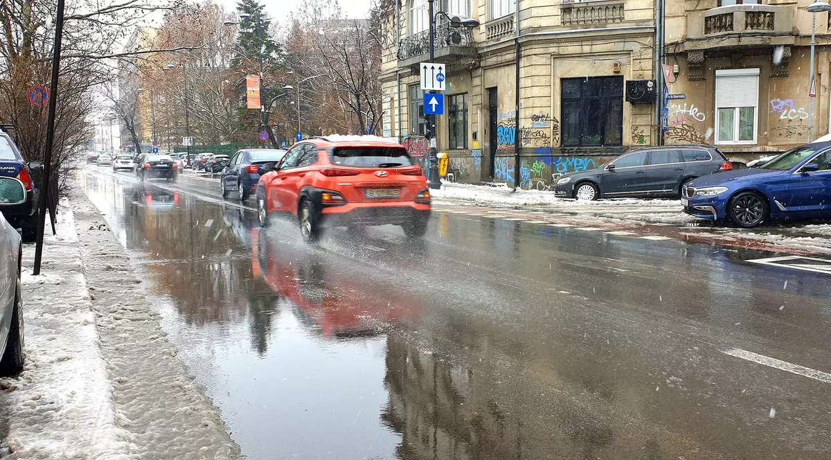 România, sufocată de poluarea auto. Opt din zece mașini care circulă pe străzi sunt mai vechi de 10 ani
