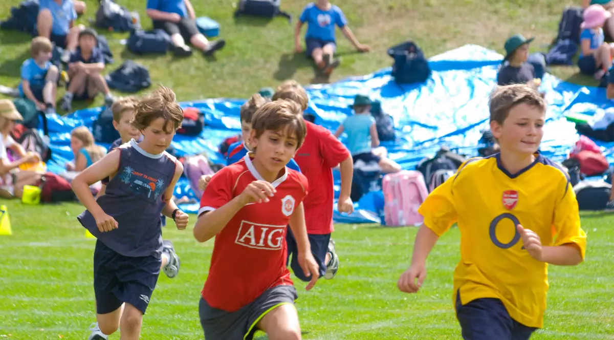 Ministrul educației, despre condițiile în care elevii ar putea renunța la mască la orele de sport