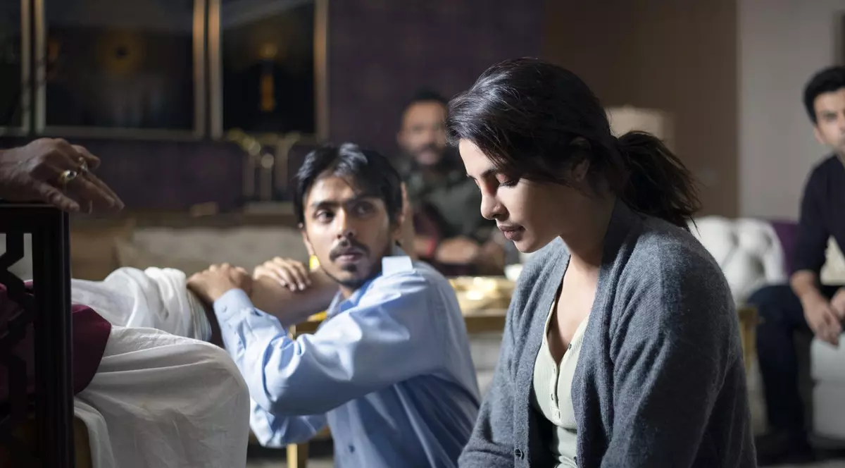 Ce ar putea înțelege dintr-un film indian Raluca Turcan și alți „vânători” de asistați social din aceste zile. Și nu doar ei