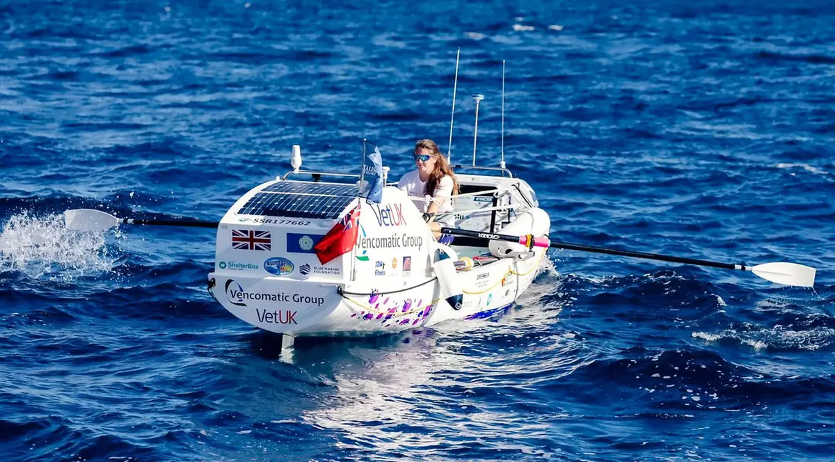 „Am mâncat 40 de kilograme de ciocolată!”. Aventurile unei profesoare de 21 de ani, care a traversat singură Atlanticul, cu o barcă cu vâsle