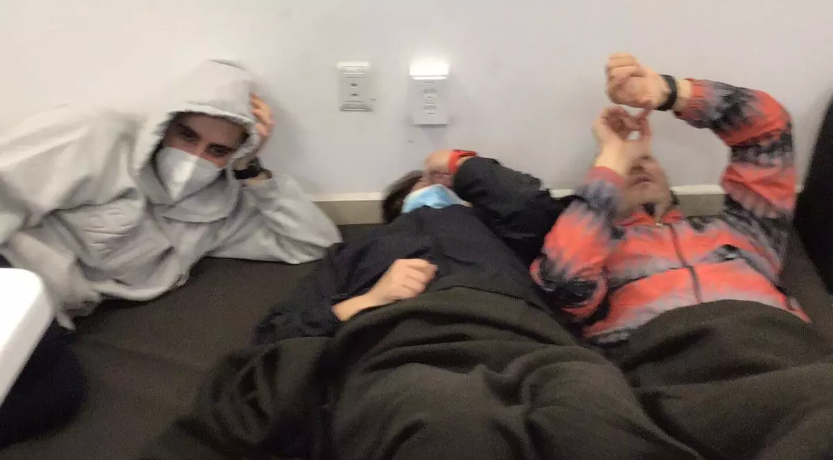 Românii blocați de cinci zile pe aeroportul din Cancun au fost lăsați să intre în Mexic