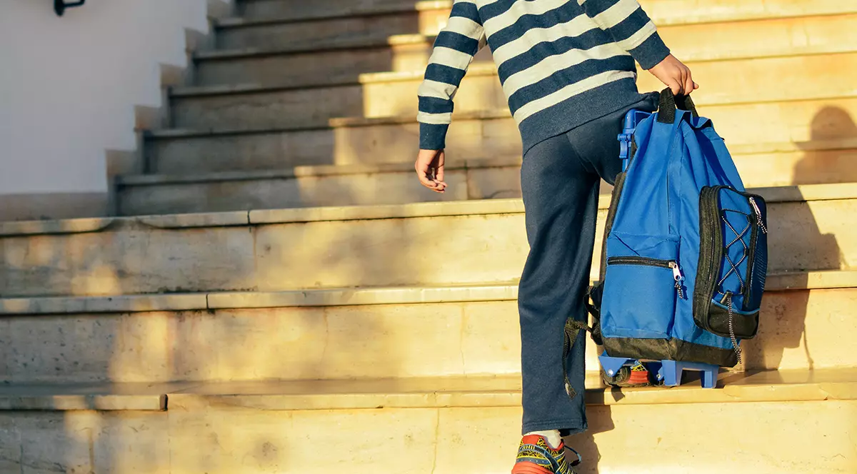 Poveștile a cinci elevi care au abandonat școala, spuse de învățătoarea lor: „Într-o zi, Mario nu a mai venit. A rămas în catalog până la finalul anului”