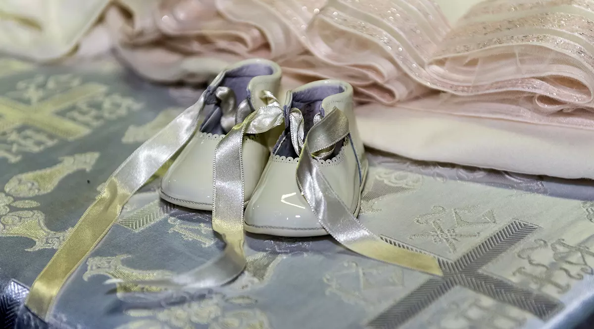 Preotul anchetat în cazul bebelușului mort după botez a fost suspendat din funcție