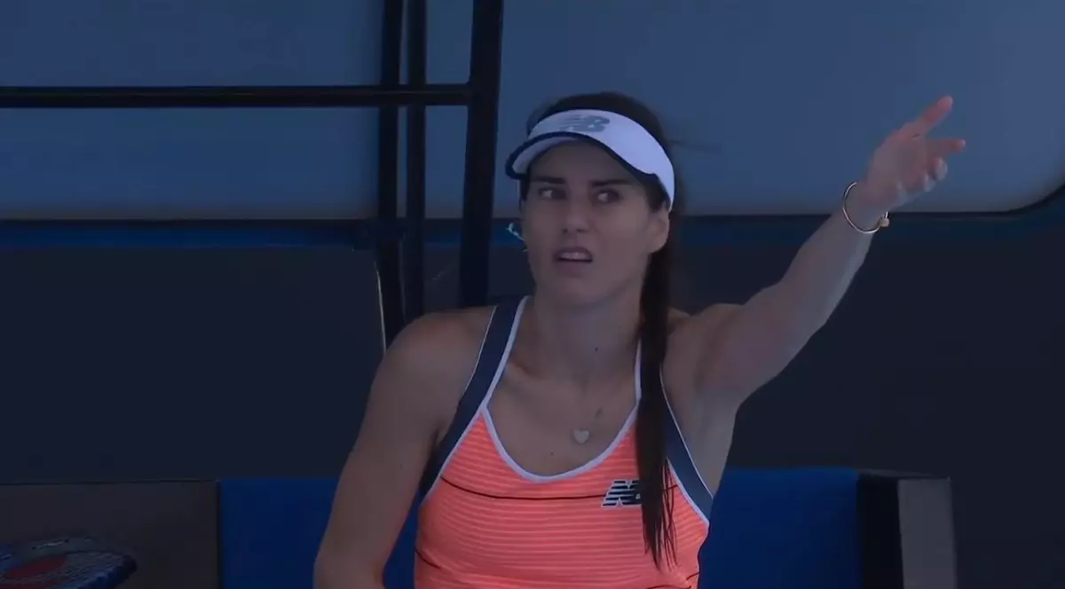 Sorana Cîrstea, criză de nervi pe terenul de tenis. „Taci din gură!”. A cerut arbitrei să avertizeze propriul antrenor