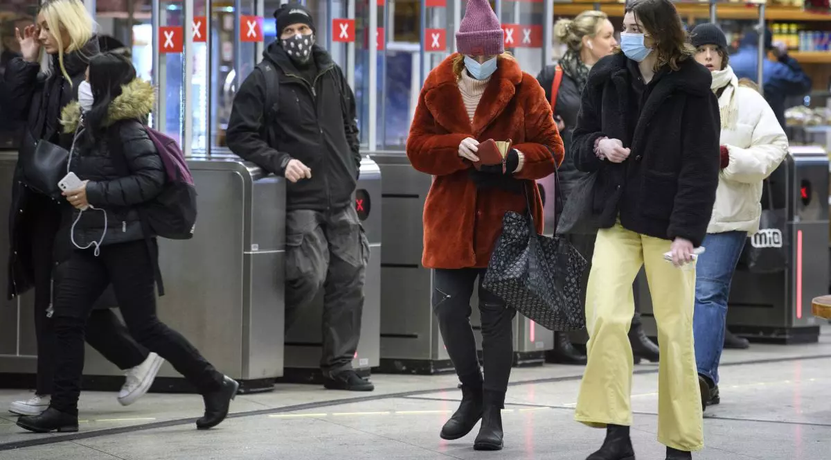 Motivul pentru care unele orașe din Suedia interzic măștile de protecție