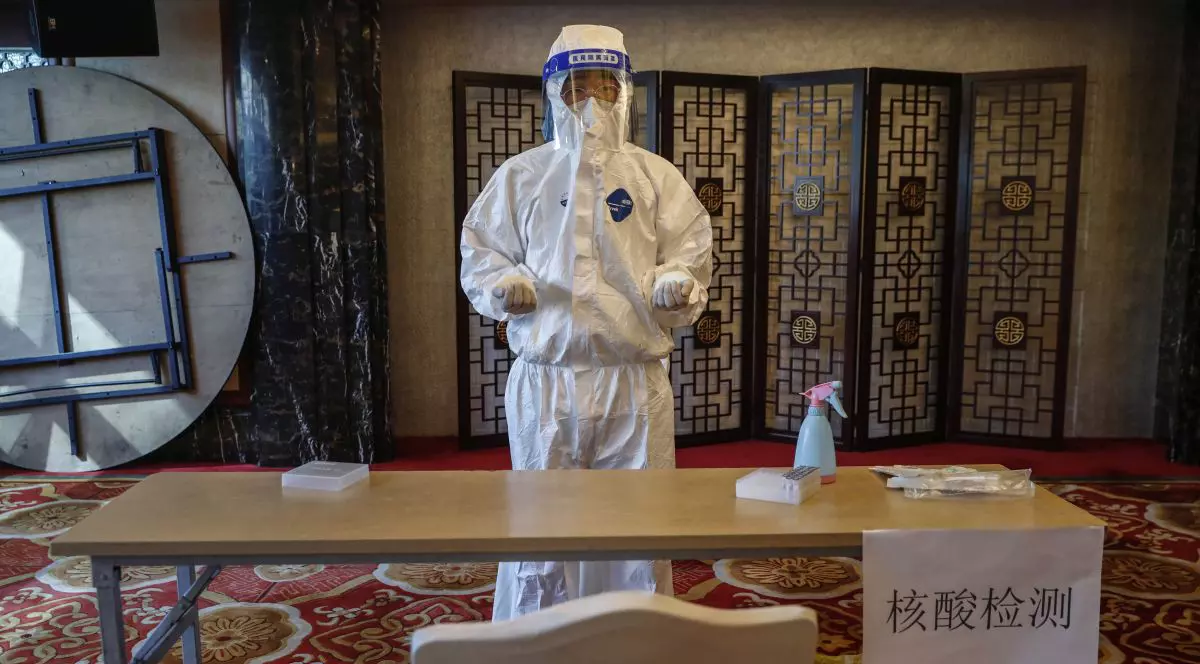 China le-a oferit diplomaților americani teste anale pentru COVID „dintr-o eroare”