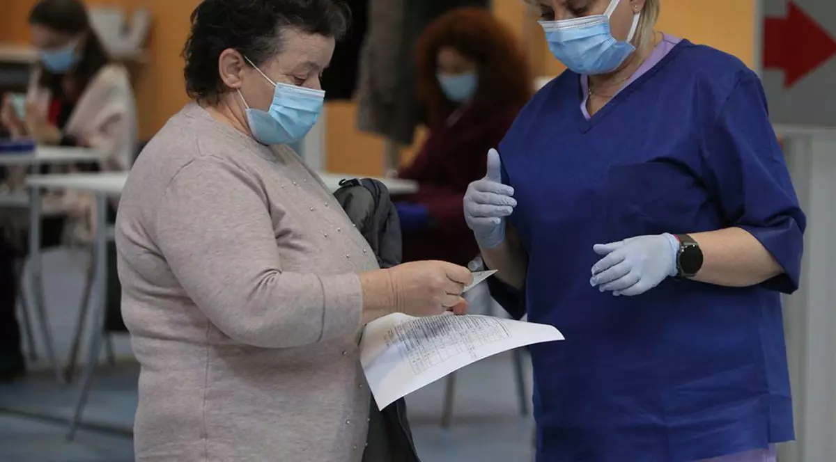 La ritmul actual de vaccinare, pandemia va lua sfârșit în 7 ani, arată o analiză Bloomberg. România va atinge imunitatea de turmă în 2,6 ani